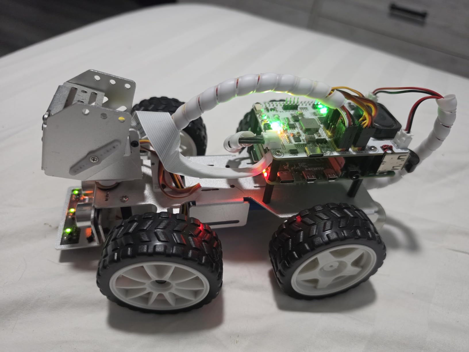 SunFounder Picar-X AI Robot Smart Car Kit for Raspberry Pi 5/4/3B+/Zero 2w, Openclaw LLMs ChatGPT/Gemini/Grok, Voice&Video Recognition, Python, Scratch, Camera (RPI NOT Included) customer photo 1