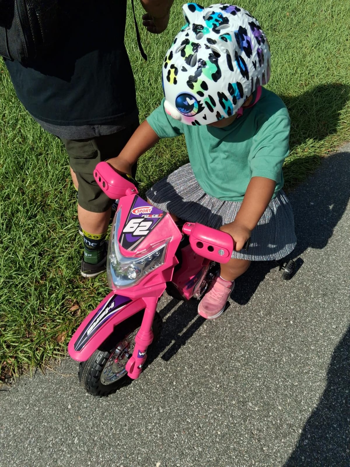 Best Choice Products Kids 6V Ride On Motorcycle w/Treaded Tires, Working Headlights, 2mph Top Speed, Training Wheels, Realistic Sounds, Music, Battery Charger - Blue customer photo 1