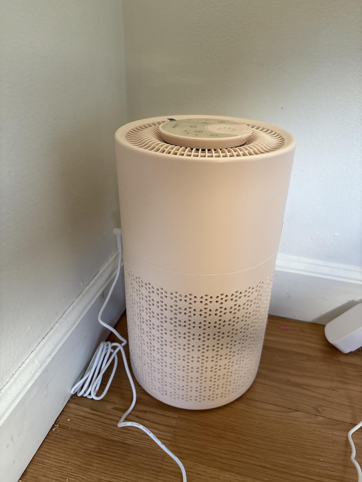 AIRROMI Air Purifier for Bedroom with HEPA 3-in-1 Filter, Pet Air Purifier for Home Cat Pee Smell, Covers Upto 990 Ft², Quiet 360°intake Air Cleaner for pet hair,allergies,Dust,Smoke A2001 Black customer photo 1