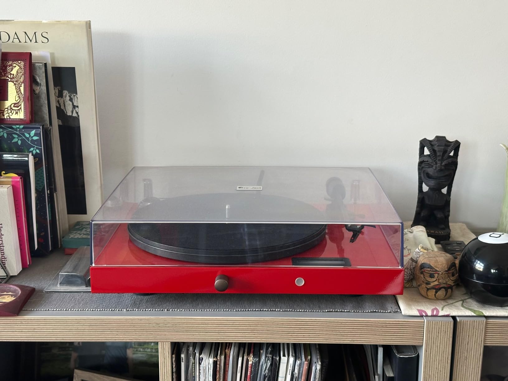 Pro-Ject Juke Box E1 Turntable with OM 5E Cartridge (Gloss Red) customer photo 1