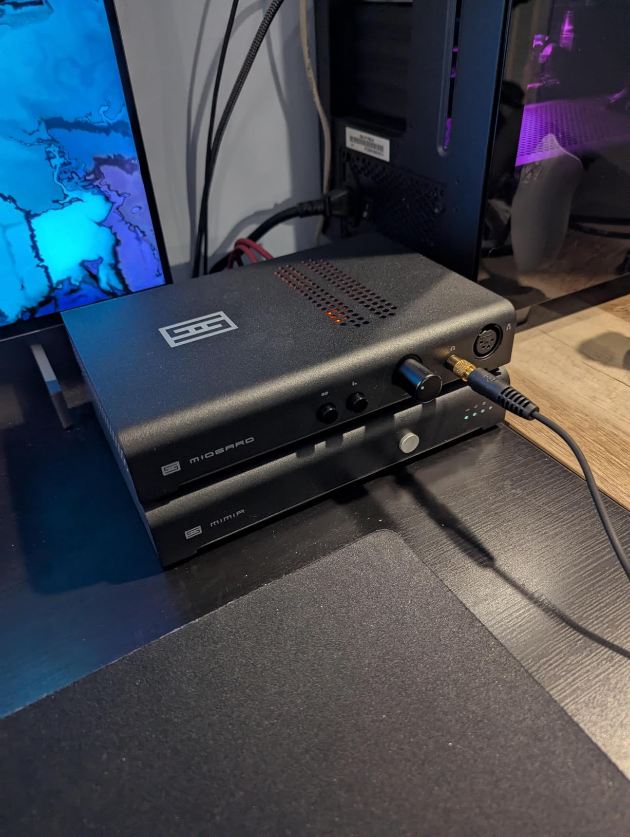 Schiit Midgard Headphone Amp and Preamp with Balanced Inputs and Outputs customer photo 1
