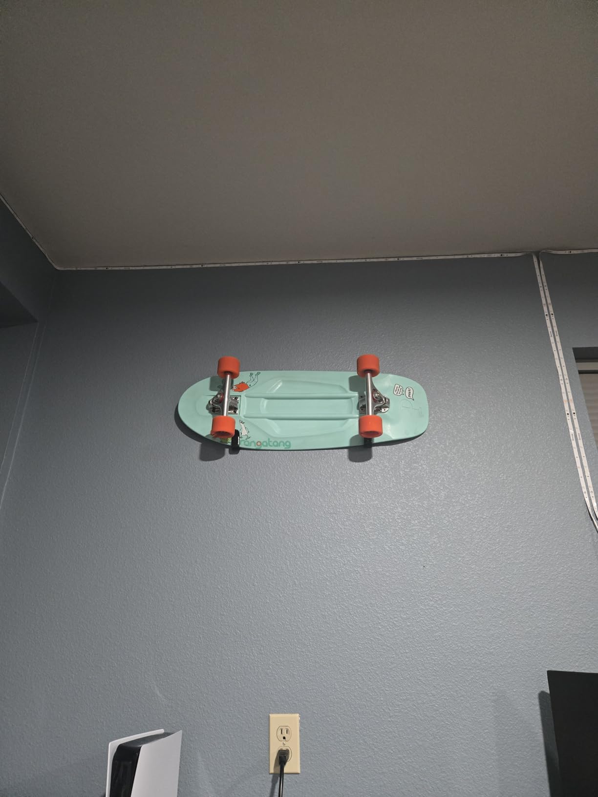 Snowboard Wall Mount Clips - Horizontal Skateboard Wall Mount - Snowboard Display Stand for Room & Garage customer photo 1