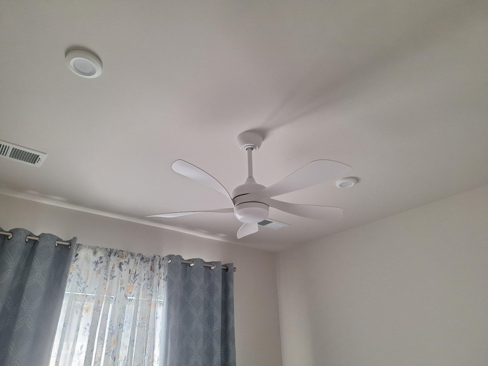 Sofucor 52 Inch Smart Ceiling Fan with Light, 5 ABS Blades customer photo 2