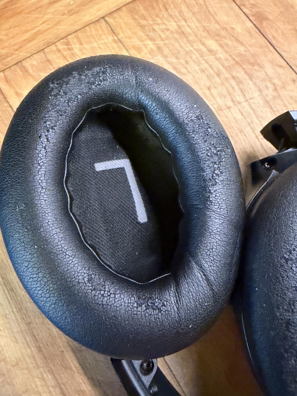 Bose QuietComfort Wireless Noise-Canceling Headphones (Black) (Renewed) customer photo 2