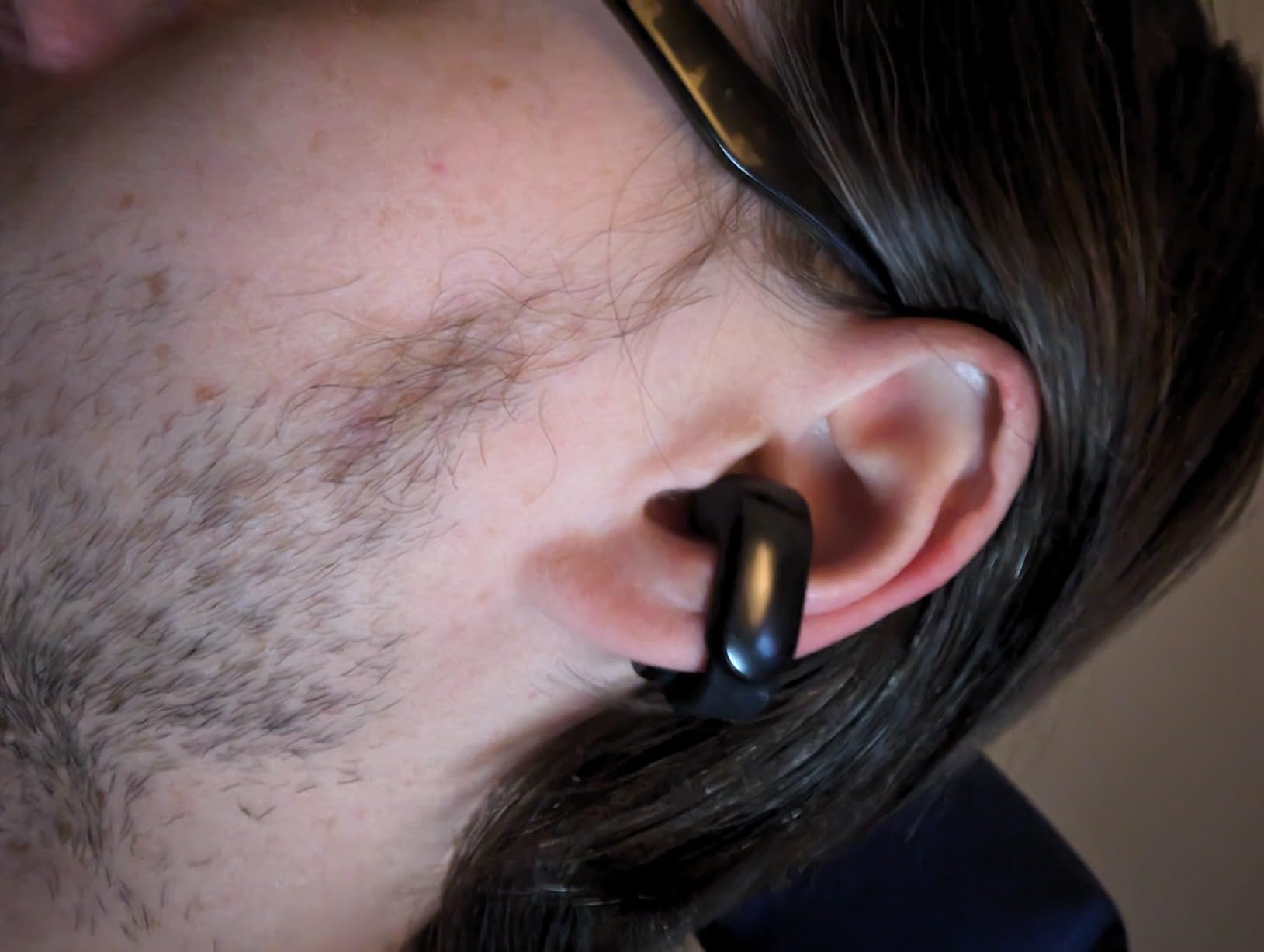 Bose Ultra Open Earbuds - Bluetooth Open Ear Earbuds with OpenAudio for Awareness, Clip-On Design for Comfort, Water Resistant, Up to 48 Hrs of Playtime, White Smoke customer photo 2
