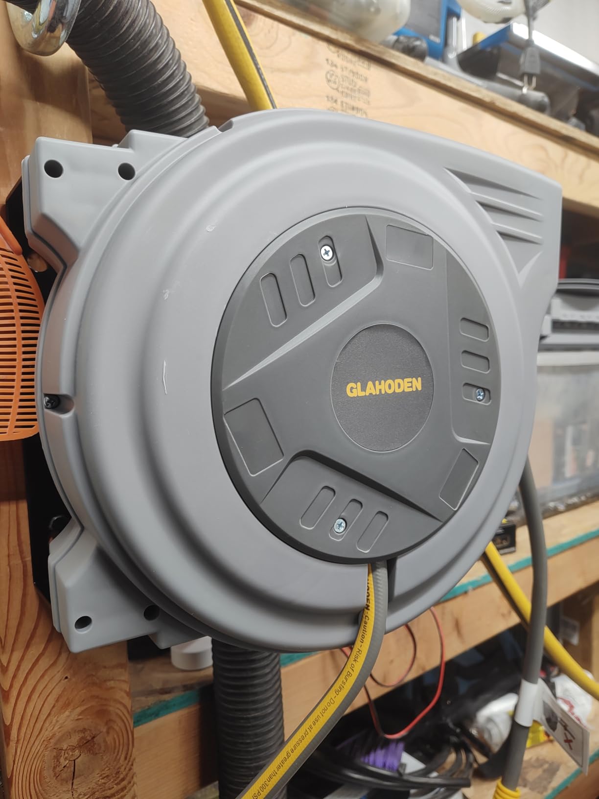 GLAHODEN Enclosed Retractable Air Hose Reel, 3/8 in x 80 Ft Hybrid Hose Air Compressor Hose Reel with 6 Ft Lead in Max 300 PSI Patented Design for Any Length Lock 180°Swivel Bracket Quick Coupler customer photo 2