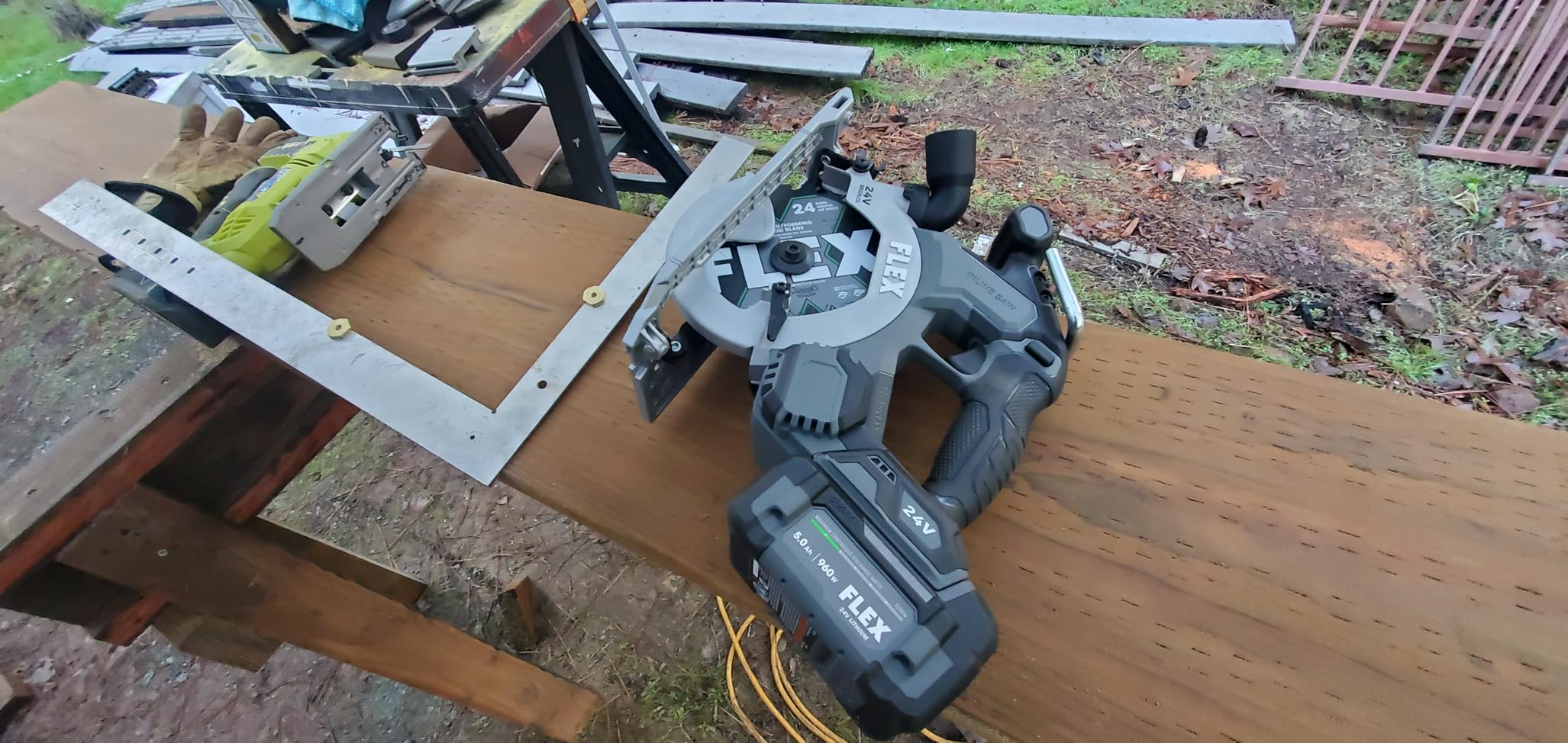 FLEX 24V Brushless Cordless 6-1/2-Inch In-Line Circular Saw Kit with 5.0Ah Lithium Battery and 160W Fast Charger - FX2131A-1C customer photo 2