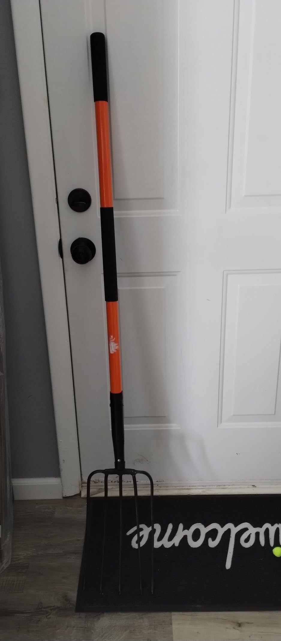 VNIMTI Pitch Fork for Gardening, 5 Tine Pitchfork Heavy Duty with Fiberglass Handle, 58 Inches customer photo 1