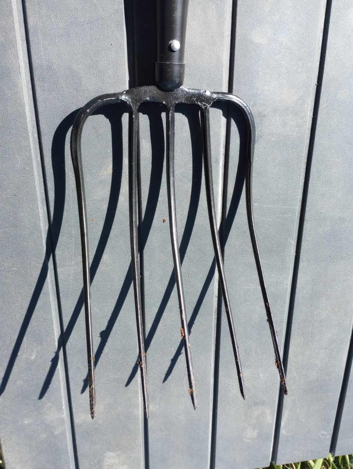VNIMTI Pitch Fork for Gardening, 5 Tine Pitchfork Heavy Duty with Fiberglass Handle, 58 Inches customer photo 2