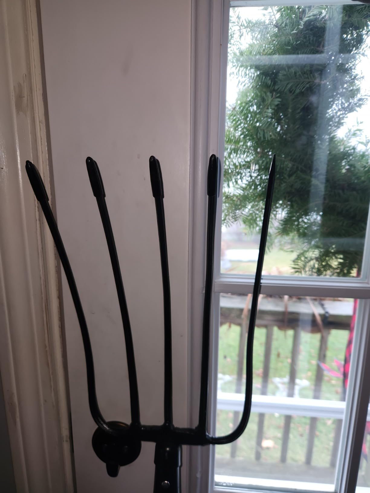 Nohovu 5 Tine Pitchfork for Gardening, Heavy Duty Pitchfork with Fiberglass Handle, Garden Fork for Mulching, 58 Inches customer photo 1