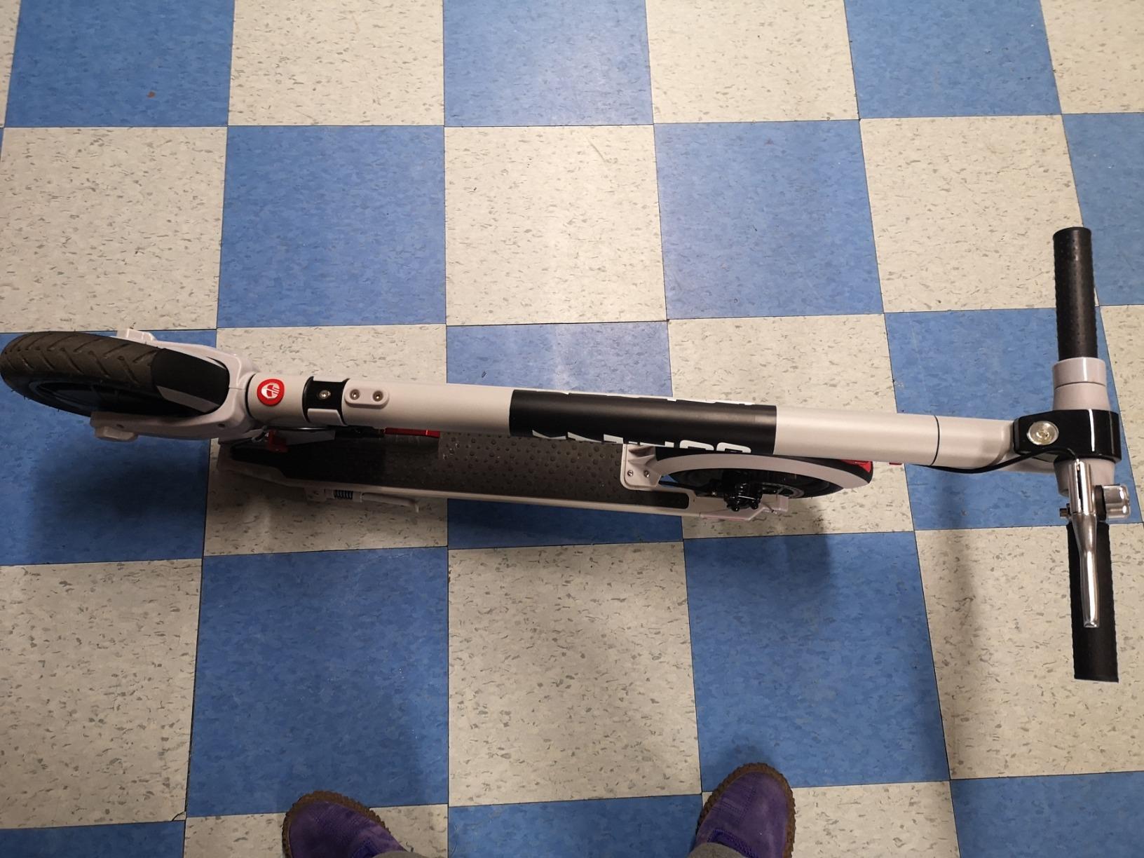 Gotrax Electric Scooter for Adults,Max 16 Mile Range,15.5Mph Speed by 250W customer photo 2
