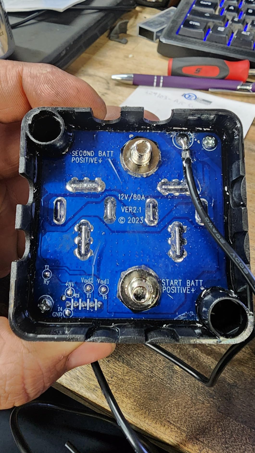 Smart Dual Battery Isolator 12V 140A Auto or Manual Control, Waterproof Voltage Sensitive Relay(VSR) with Digital Voltmeter for Car, RV, ATV, UTV, Boat, Marine customer photo 1