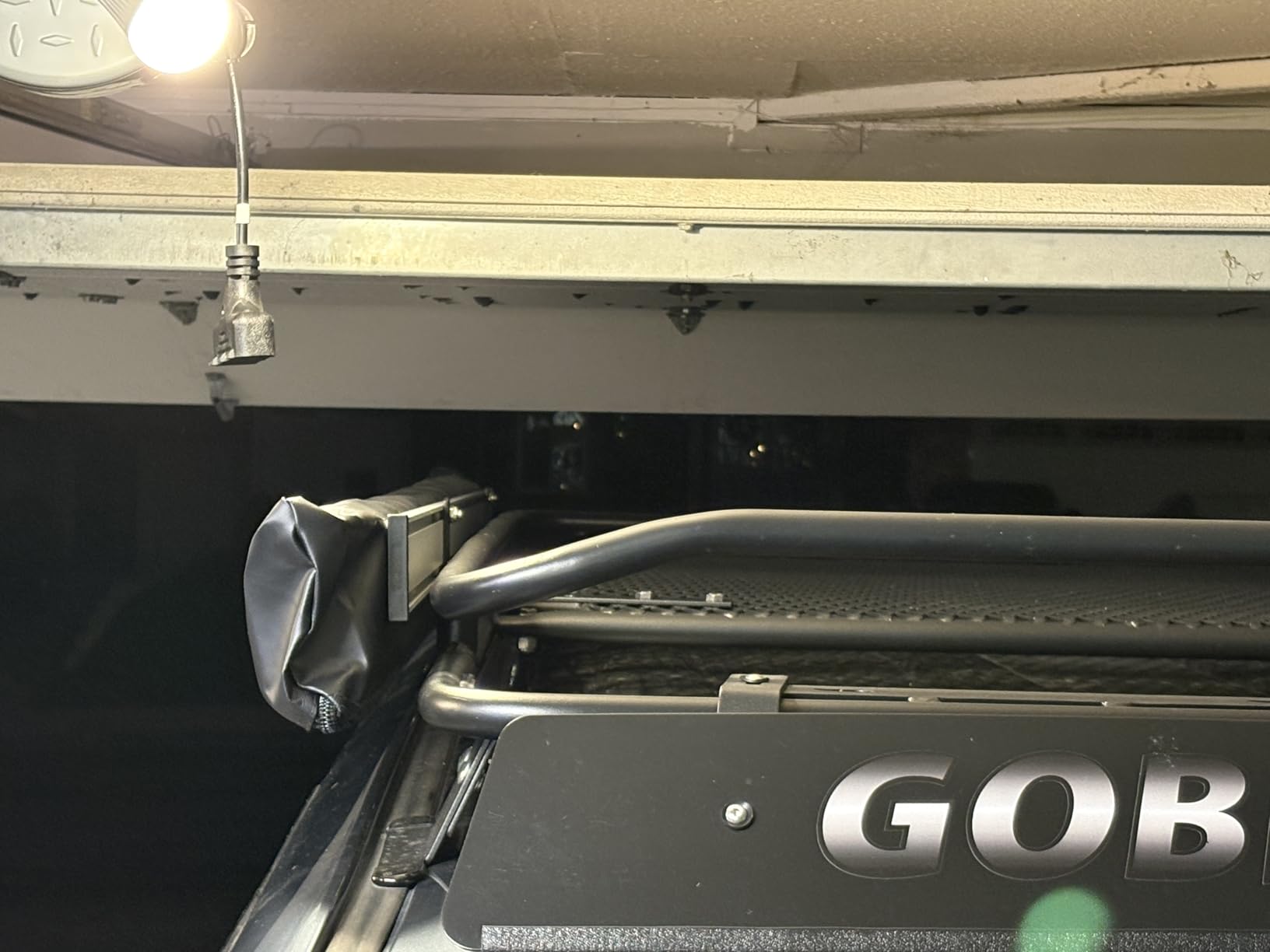 VEVOR Vehicle Awning 6.6'x8.2' Roof Rack Pull-Out Sun Shade UV50+ PU3000mm, Retractable Weatherproof 4x4 Side Awning for SUV Outdoor Camping & Overland (Hardware Included), w/Waterproof Storage Bag customer photo 2