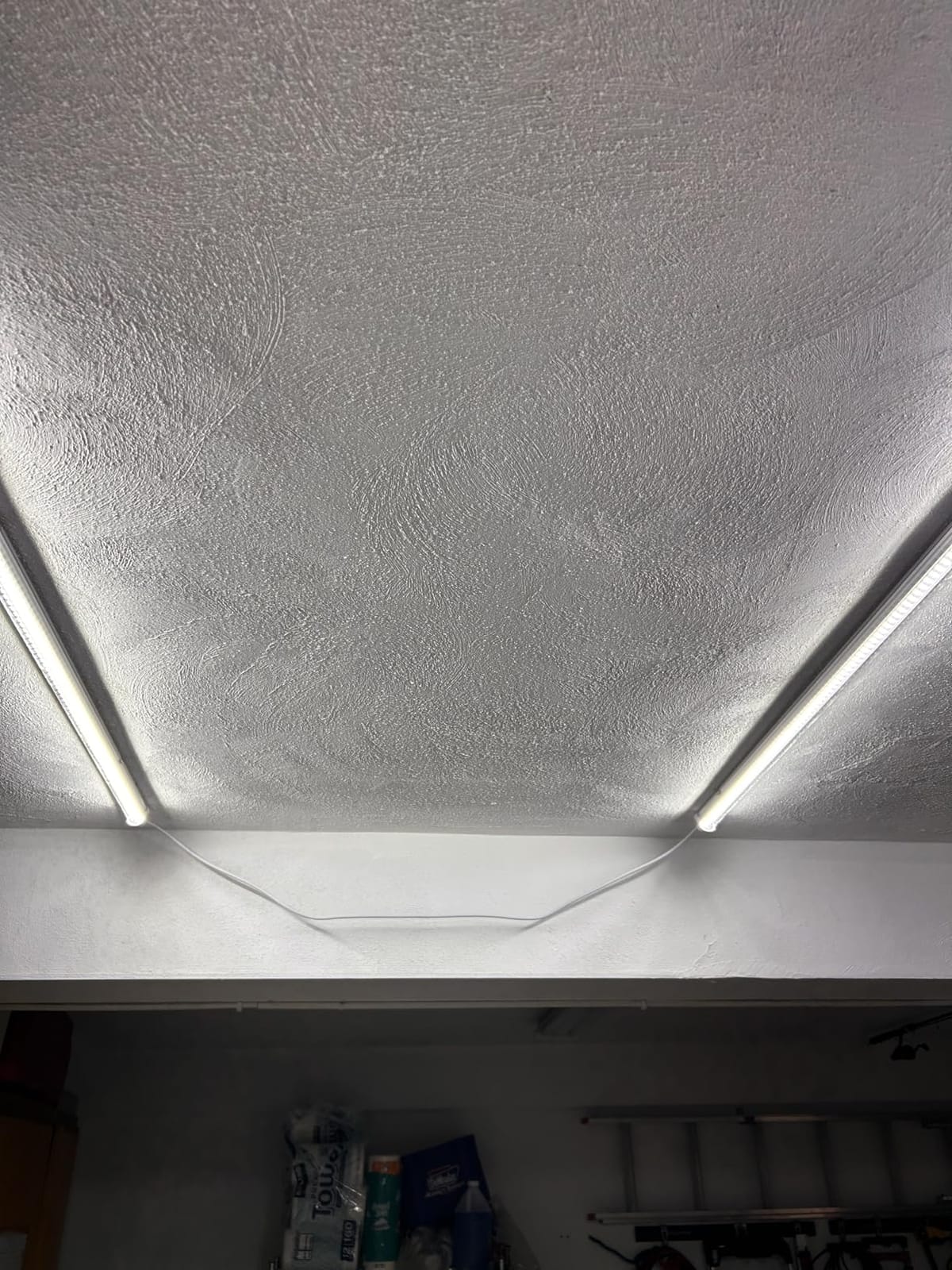 XLNYUUI Led Shop Lights, 4FT LED Light 50W 6500K 7000LM Daylight,Led Garage Light,Linkable Clear Cover Integrated V-Shape for Garage Warehouse Workbench Workshop(4-Pack) customer photo 1
