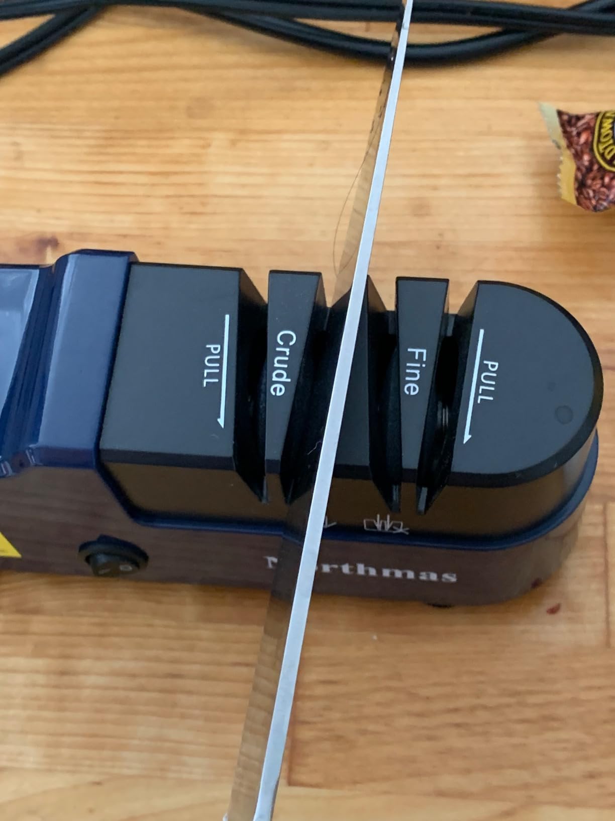 Northmas Knife Sharpener, Professional Electric Knife Sharpener for Home Use, 2 Stages for Quick Sharpening & Polishing, 100V-240V Global Voltage Design, Blue customer photo 1