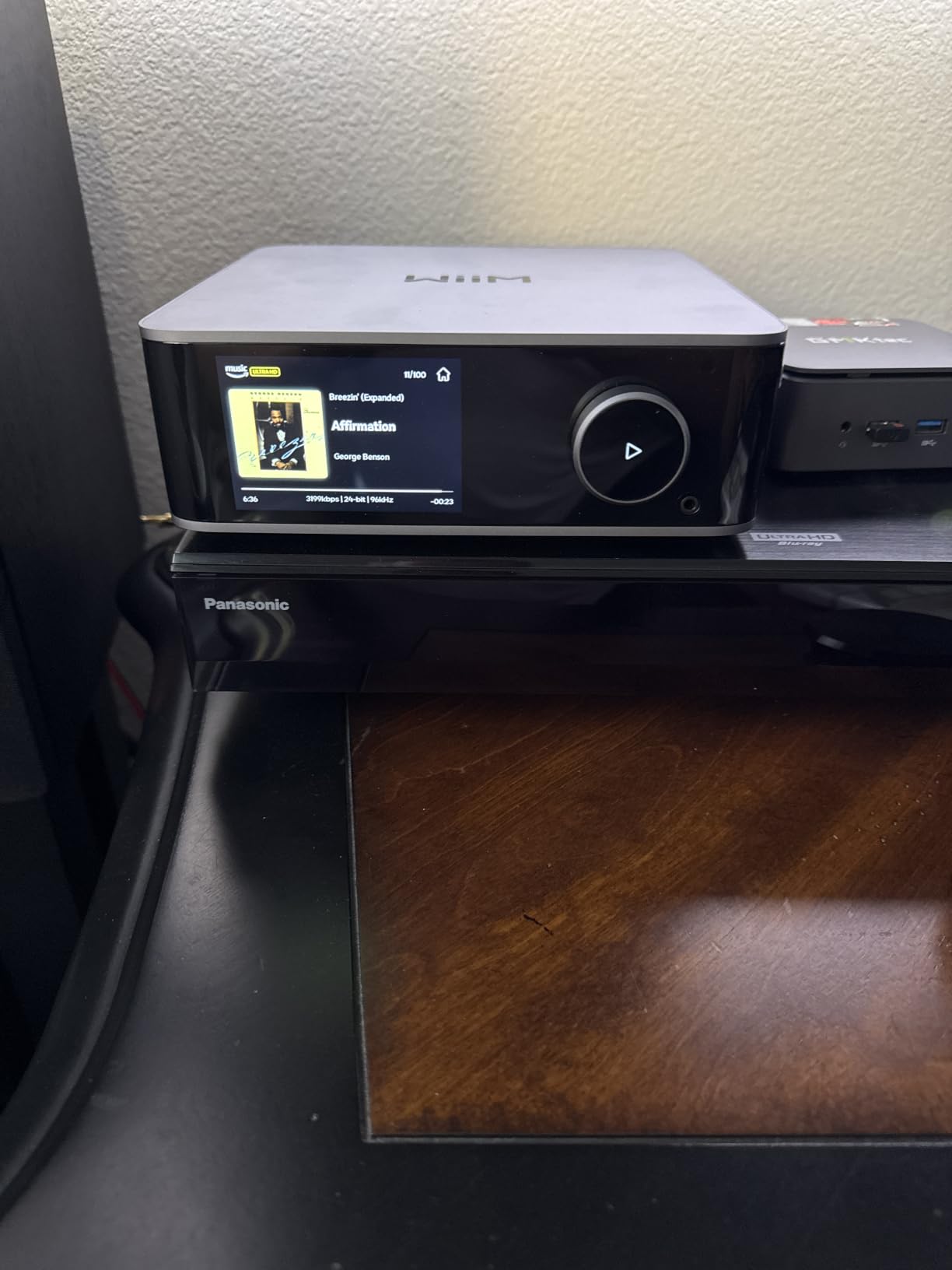 WiiM Ultra Hi-Res Music Streamer with Touchscreen & ESS DAC, Space Gray customer photo 2