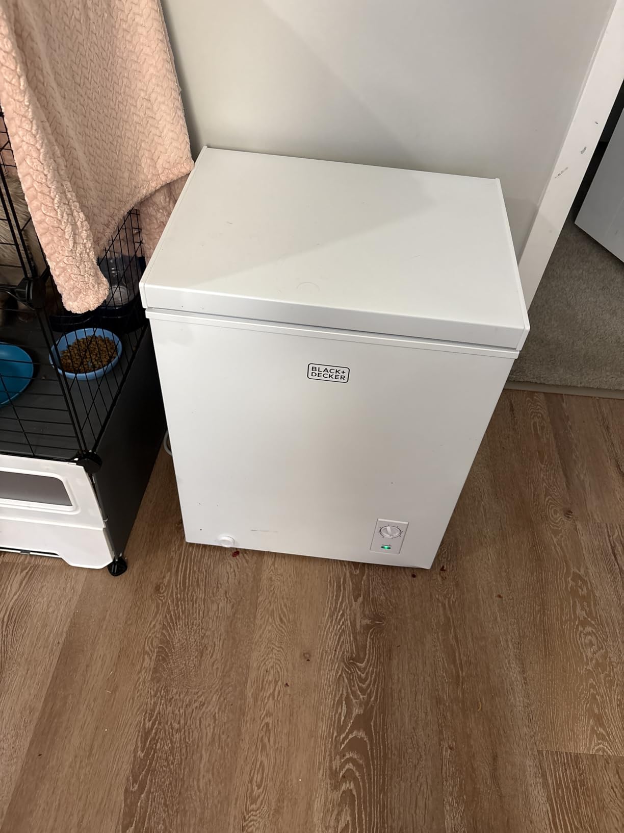 BLACK+DECKER 2.0 Cu. Ft. Compact Chest Freezer, BCFK206, White | Deep Freezer Holds Up To 70 Lbs. of Frozen Food, Removable Storage Basket, Mechanical Temperature Control, Manual Defrost customer photo 1