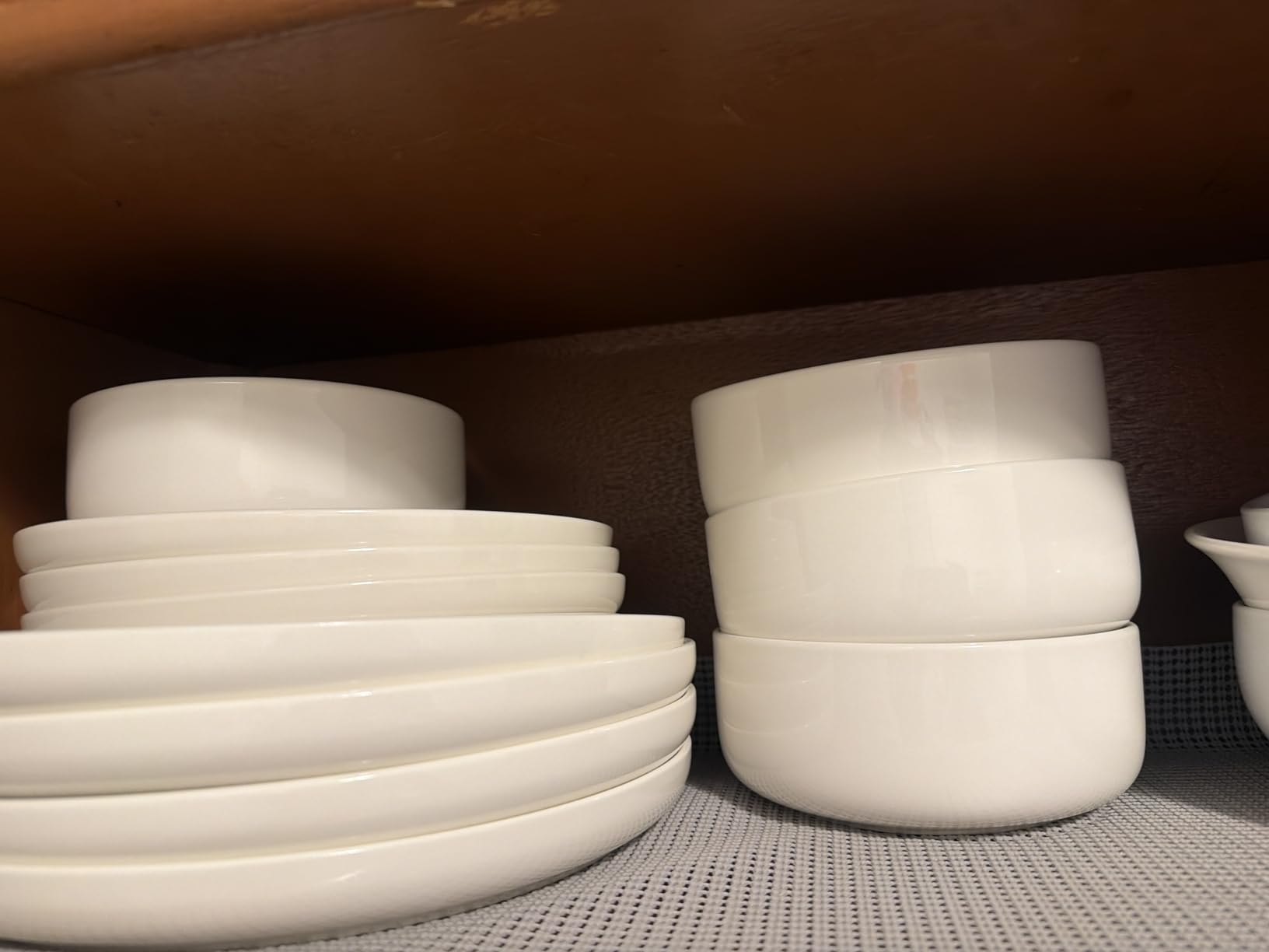 MALACASA Plates and Bowls Sets, 12 Pieces Modern Porcelain Dinnerware Set for 4 White Kitchen Dinner Dining Ware Set wtih Black Rim Ceramic Dishware Dishes Microwave and Dishwasher Safe, Series LUNA customer photo 2