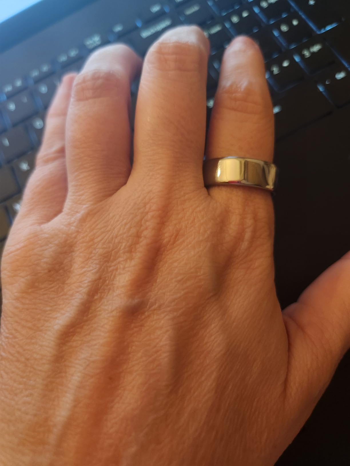 OURA Ring 4 Smart Ring - Stealth - Size 11 customer photo 1