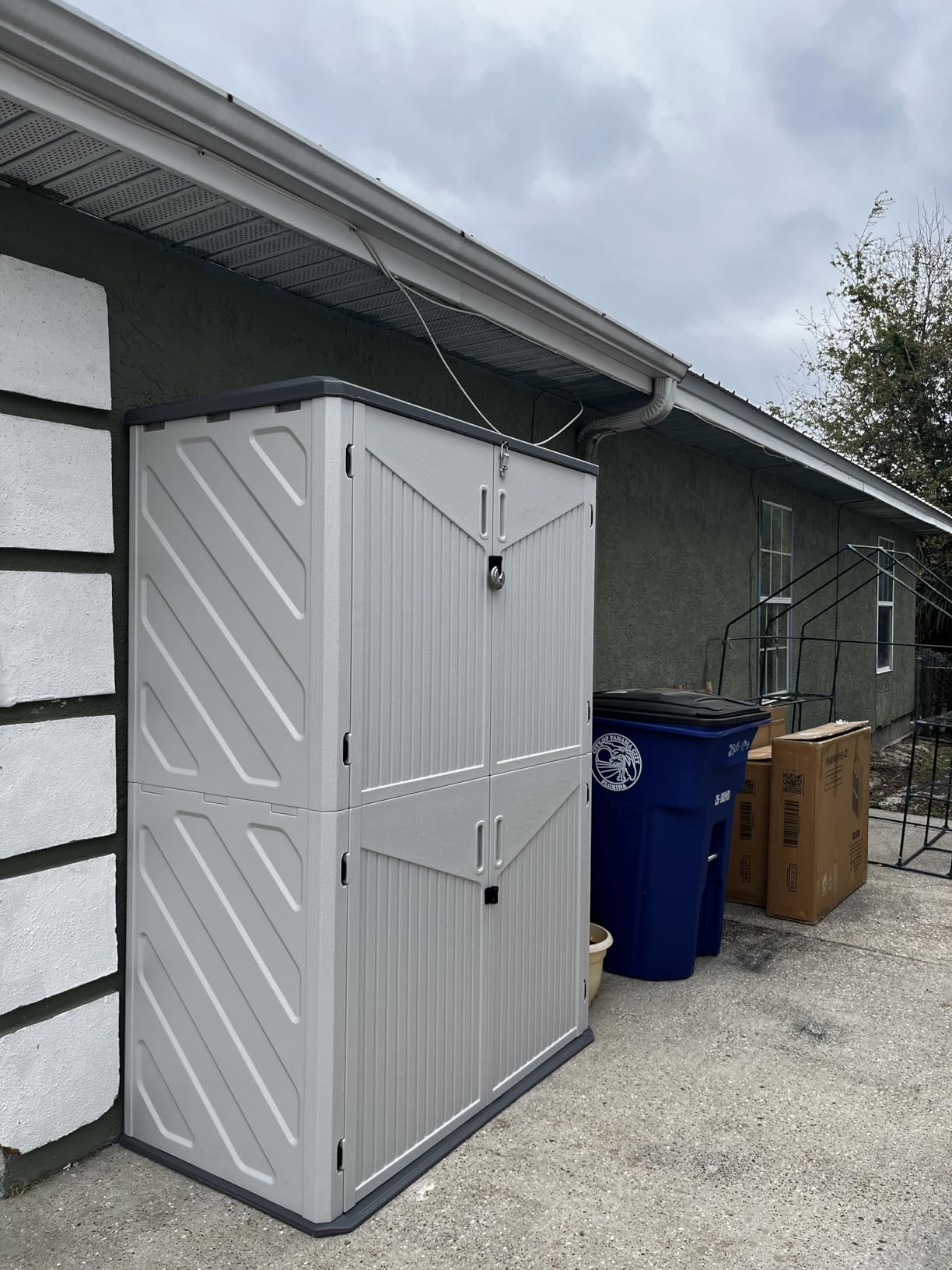 Aoxun Outdoor Storage Shed, 64 Cu.Ft Vertical Resin Sheds, White customer photo 2