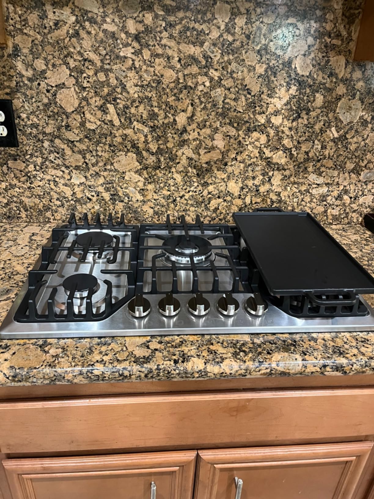 36 inch Gas Cooktop with Grill/Griddle, Gas Stove Top with 5 Italy Sabaf Sealed Burners, Max 48,300 BTU Built-in Propane Stove, 304 Stainless Steel Propane Cooktop, NG/LPG Convertible, CSA Certified customer photo 1