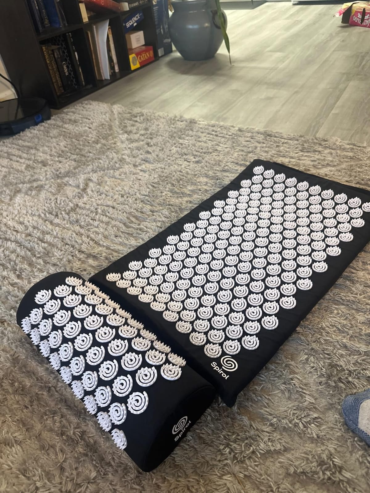 Spirol Acupressure Mat and Pillow Set for Back, Neck and Shoulder Pain Relief, with Flexible Acupressure Spikes, Includes Carry Bag (Onyx) customer photo 1