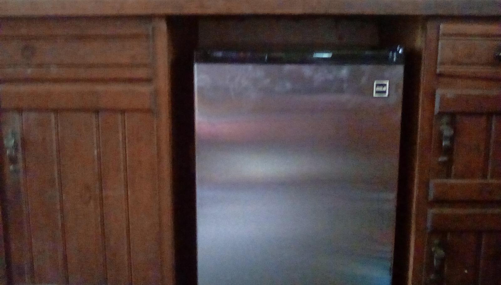 Frigidaire, 4.5 Cu. Ft. Retro Series Compact Refrigerator, Built-In Side Bottle Opener, Red customer photo 1
