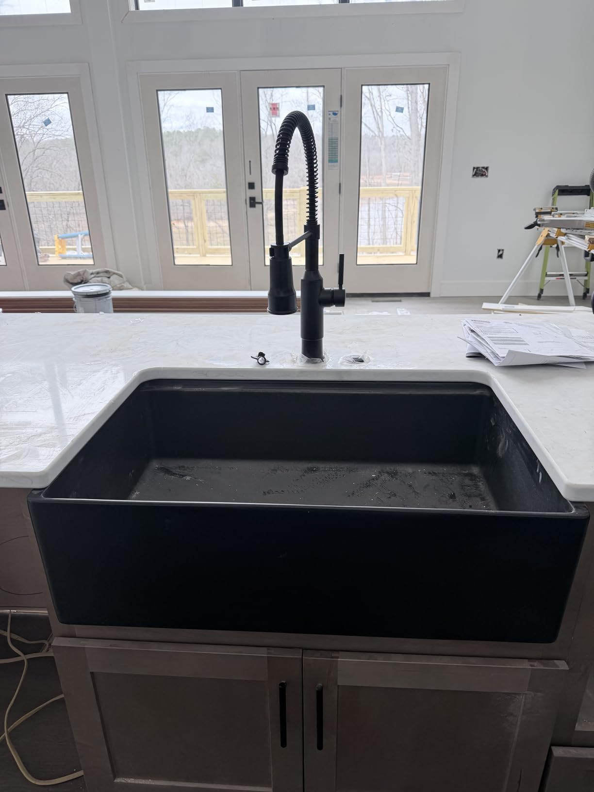 Delta Theodora Pro Style Commercial Kitchen Faucet with Pull Down Sprayer, Single Hole Matte Black Kitchen Sink Faucet, Single Handle, Matte Black 18804Z-BL-DST customer photo 1