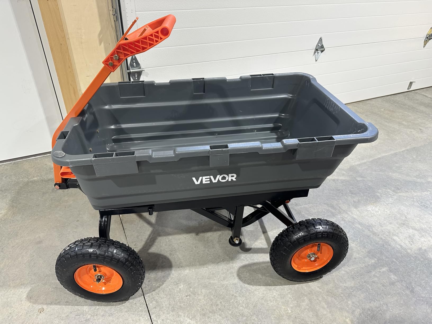 VEVOR 1500lbs Poly Garden Dump Cart Wheelbarrow Wagon with 2 in 1 Convertible Handle, Heavy Duty Yard Cart Wagon for with 13in All Terrain Wheels, Dump Trailer Tow Behind for Lawn Mower Tractor customer photo 1