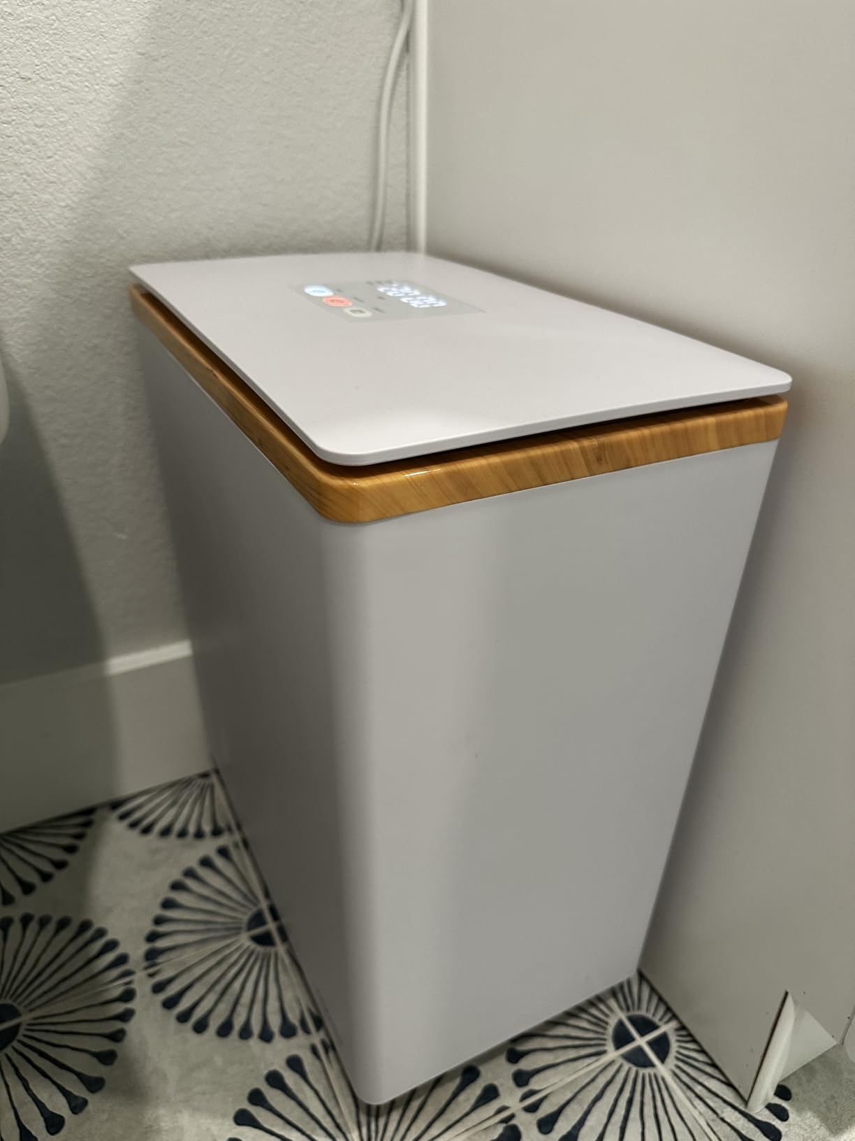 SereneLife Luxury Rectangle Towel Warmer - Spa & Bathroom Heater with Custom Fragrance, Auto Shut-Off, Fits 2 large Towels, Blankets, Bathrobes, PJ's - Perfect Gift for Him & Her (Natural Wood) customer photo 2