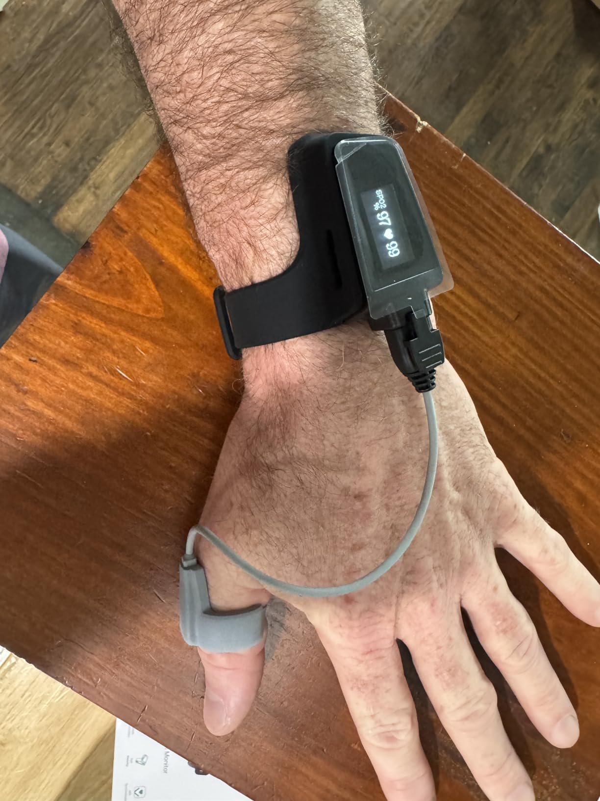 Wellue Wrist Pulse Oximeter| 100-Hour Endurance Blood Oxygen Monitor with Audible Reminder, Rechargeble Checkme O2 Ultra for Tracking SpO2 and Pulse Rate, Comes with Free PC Software & APP customer photo 1