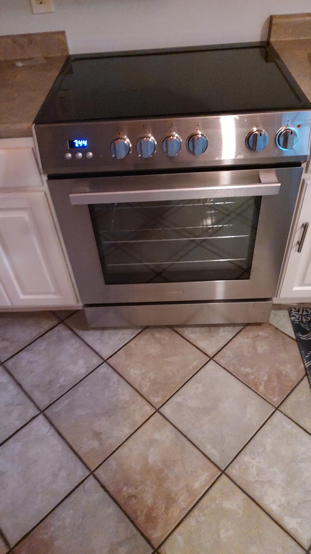 30 in. Stellar Coll 4.9 cu ft 4 Burner Electric Range Convection, Stainless customer photo 1
