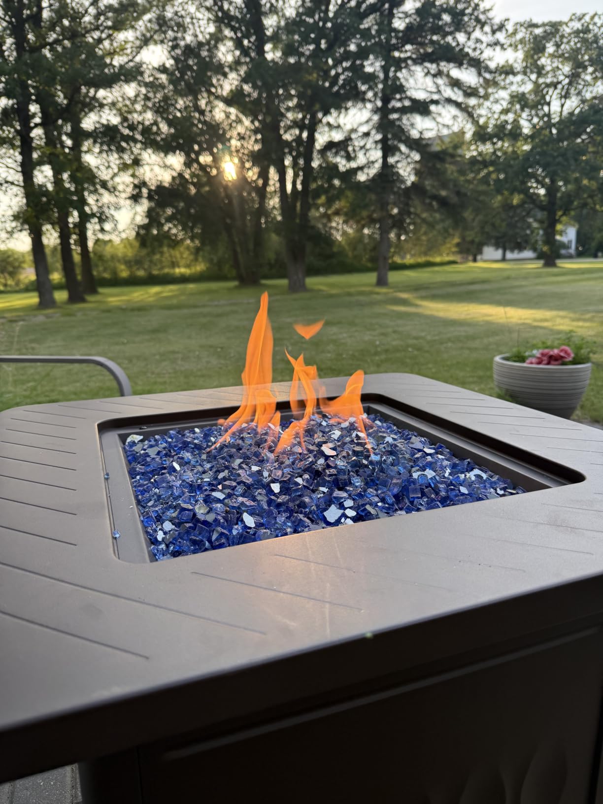 East Oak 28” Outdoor Propane Fire Pit Table | 52,000 BTU Gas Fire Pit for 2-4 People with Space-Saving Hock Lid, Mesh Pocket & Lava Rocks | CSA Certified Safe for Patio, Deck, Backyard, Brown customer photo 2