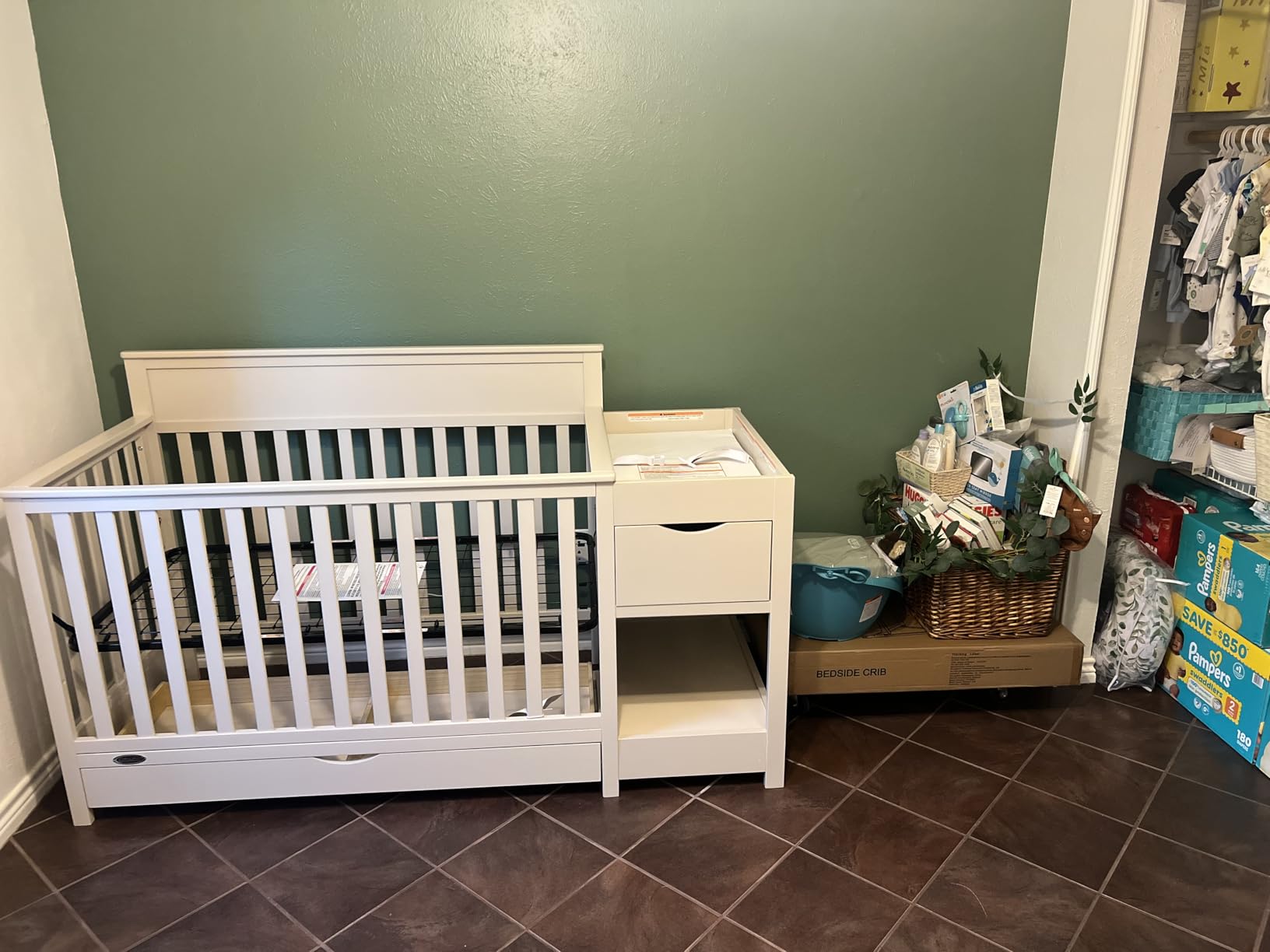 Graco Shiloh 5-in-1 Convertible Crib & Changer with Drawer, Frosted Oat customer photo 1