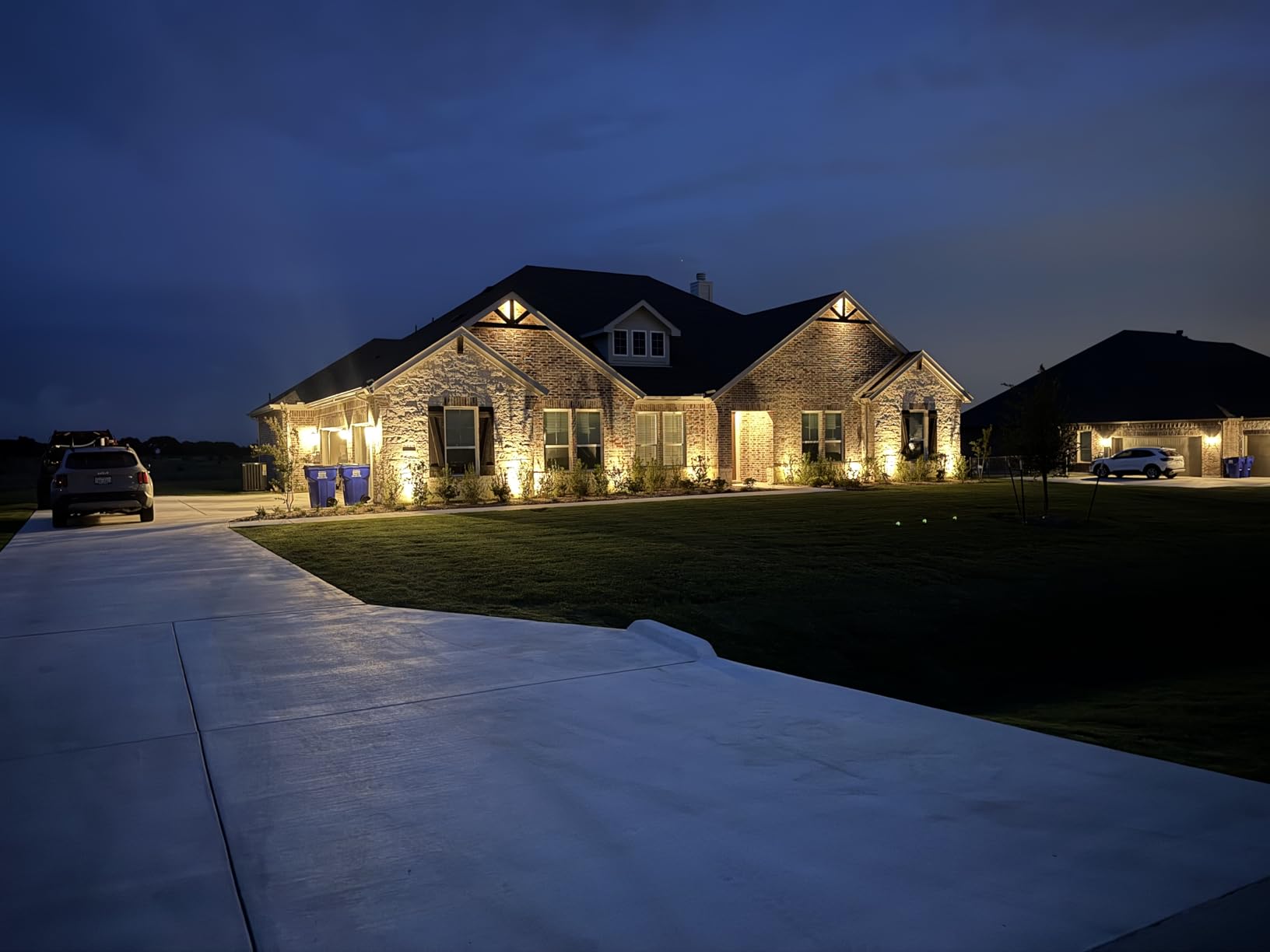 SUNVIE All-in-One LED Low Voltage Landscape Lighting Kit Dusk to Dawn 12PCS customer photo 2