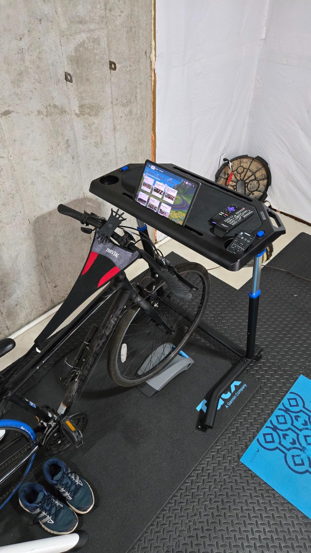 VEVOR Cycling Desk, Adjustable Bike Trainer & Treadmill Desk with Triangle Support, Non-Slip Multi-Slot Bike Trainer Fitness Desk with Handle Bar, Fit for Home Office Exercise customer photo 1