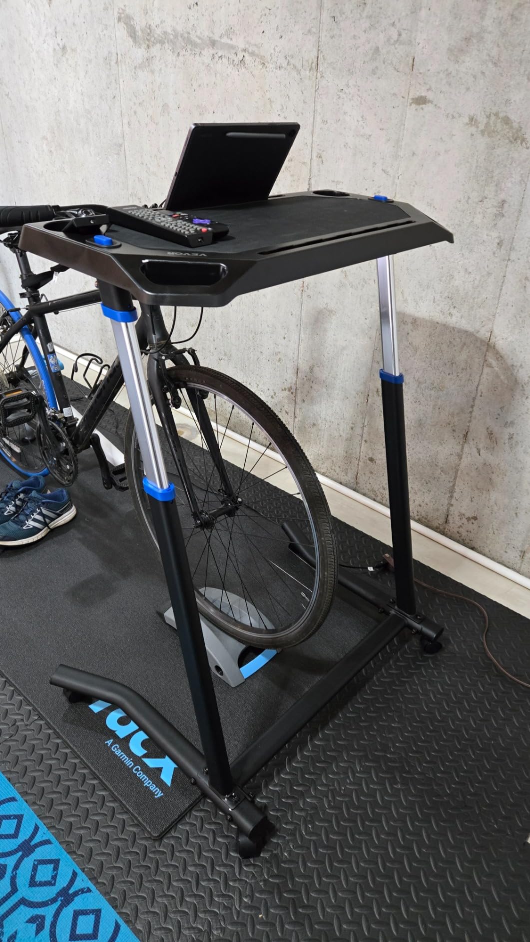 VEVOR Cycling Desk, Adjustable Bike Trainer & Treadmill Desk with Triangle Support, Non-Slip Multi-Slot Bike Trainer Fitness Desk with Handle Bar, Fit for Home Office Exercise customer photo 2