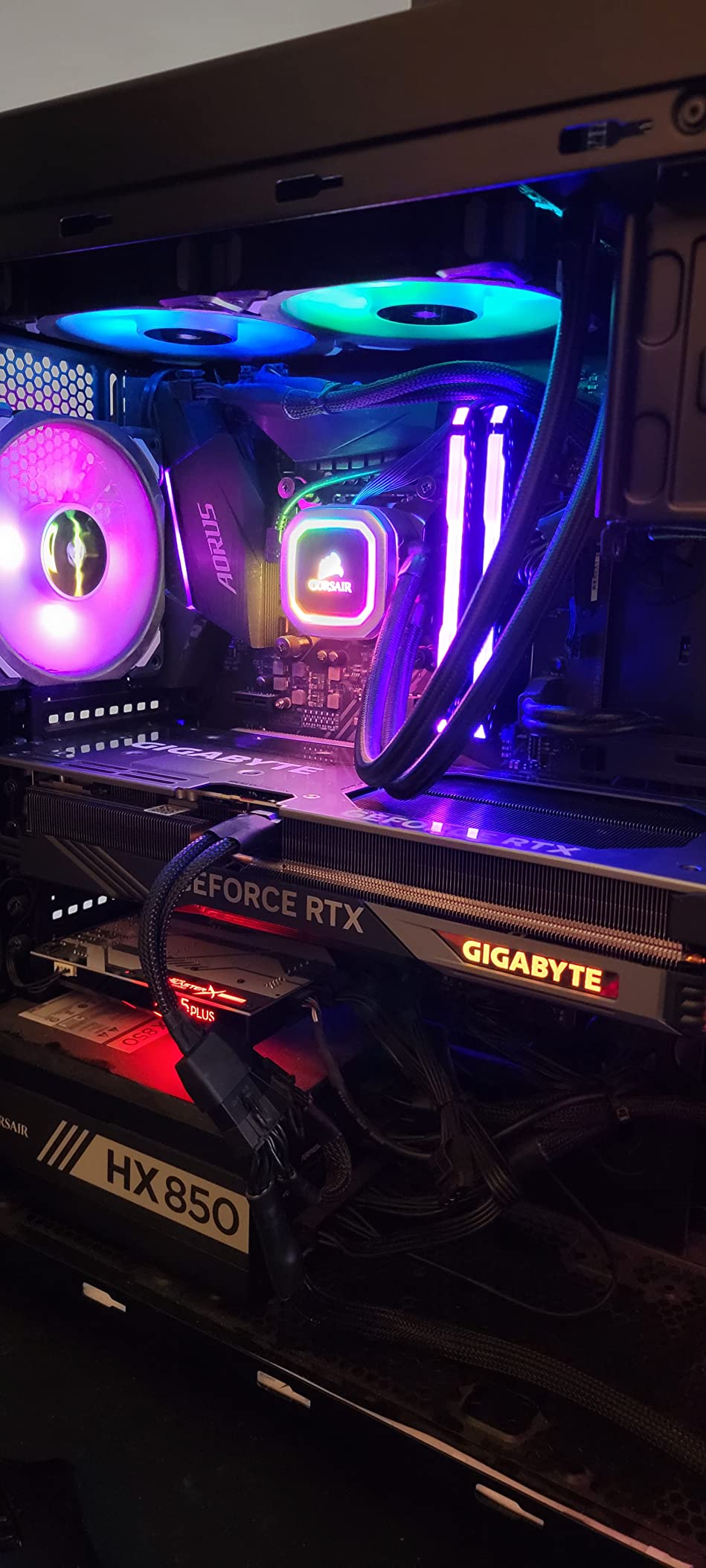 GIGABYTE GeForce RTX 5070 Ti Gaming OC 16G Graphics Card, 16GB 256-bit GDDR7, PCIe 5.0, WINDFORCE Cooling System, GV-N507TGAMING OC-16GD Video Card customer photo 1