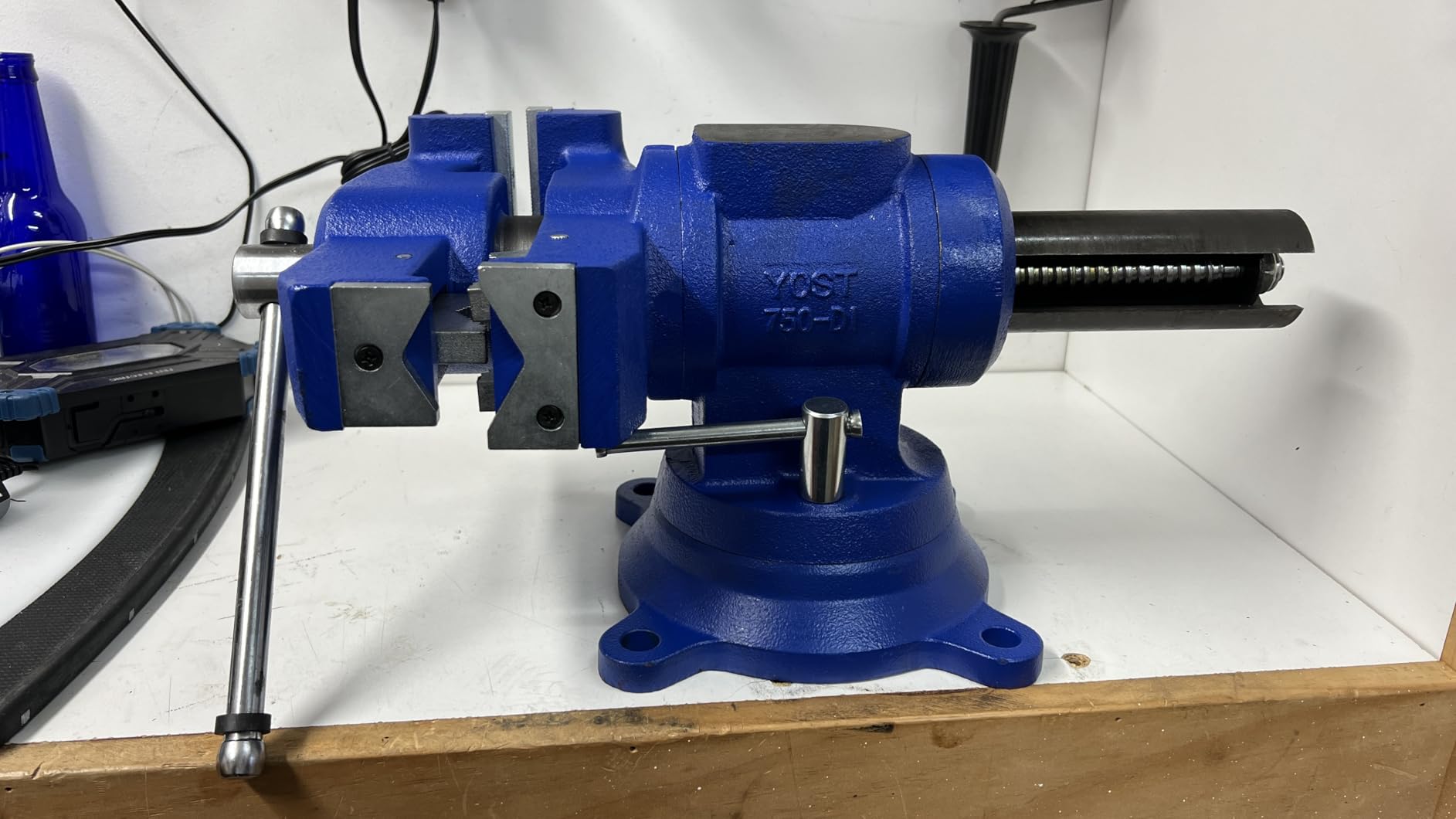 Yost Vises 760-DI Multi-Jaw Rotating Vise 6 Inch Jaw Width | 2 in 1 Multipurpose Bench and Pipe Vise | Secure Grip with Swivel Base | Made with a Combination of Ductile Iron & Hardened Steel customer photo 1