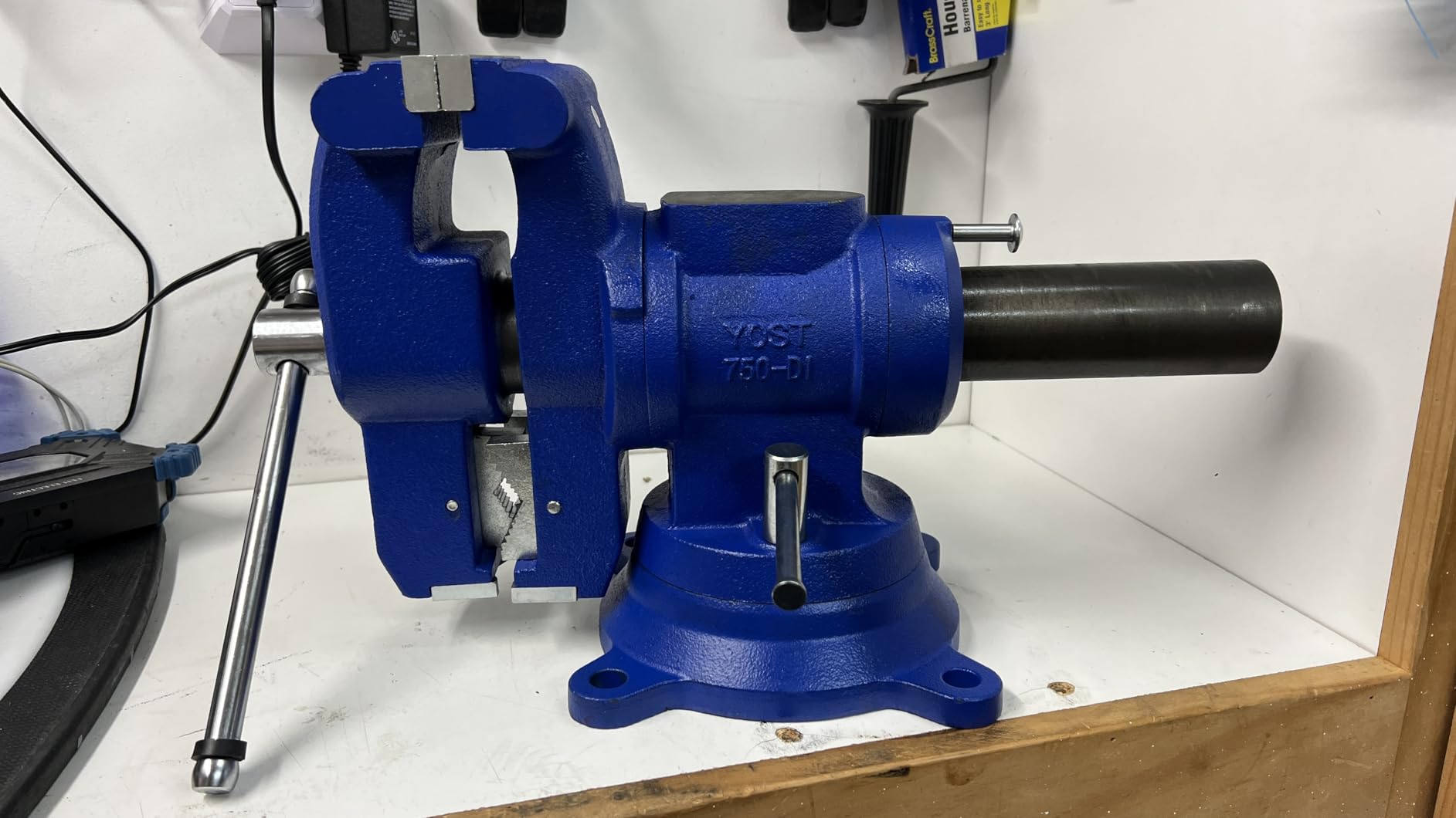 Yost Vises 760-DI Multi-Jaw Rotating Vise 6 Inch Jaw Width | 2 in 1 Multipurpose Bench and Pipe Vise | Secure Grip with Swivel Base | Made with a Combination of Ductile Iron & Hardened Steel customer photo 2