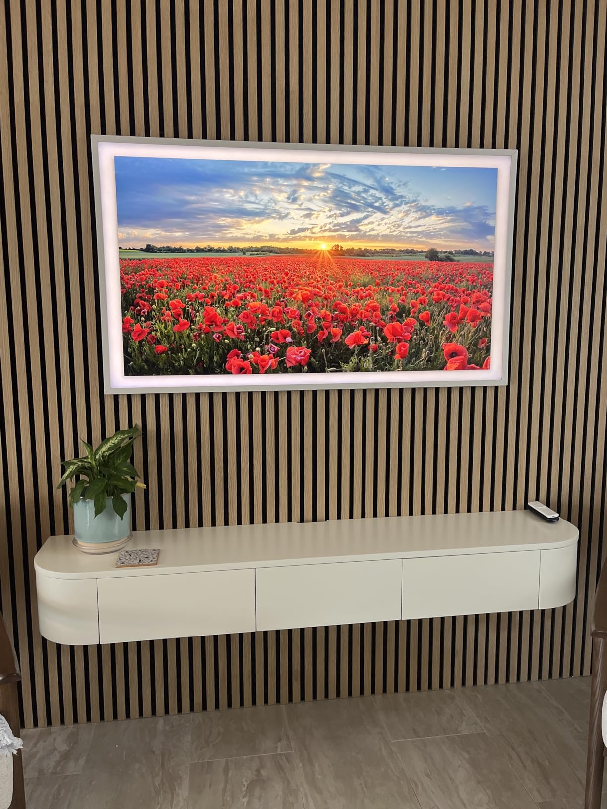 Samsung 55-Inch Class The Frame LS03F 4K QLED Smart TV (2025 Model) Slim Fit Wall Mount, Modern Frame Design, NQ4 AI Gen2 Processor, Art Mode, Artful Picture Quality, Samsung Vision AI, Alexa Built-in customer photo 1