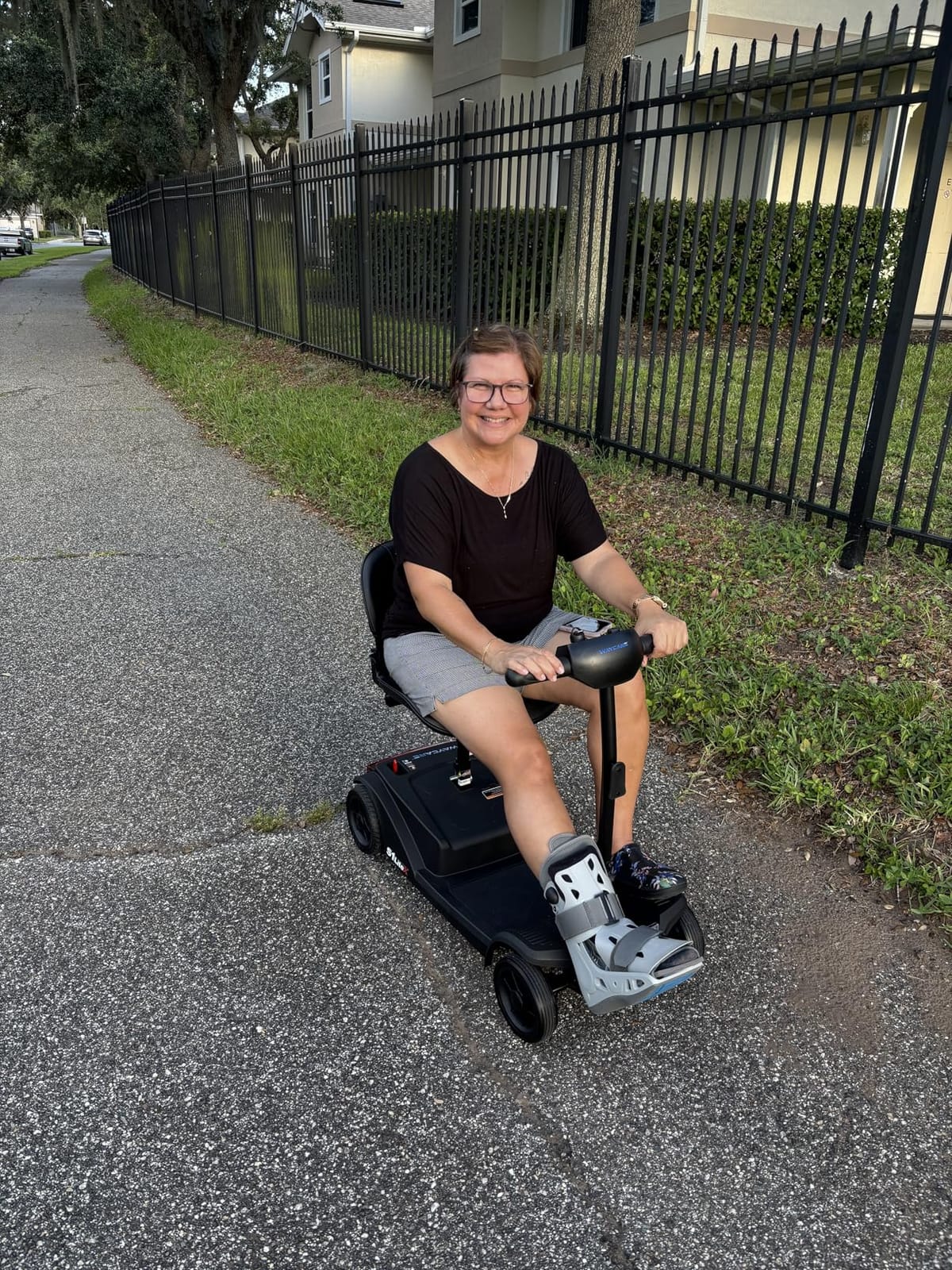 WAYCARE Mobility Scooter for Adults & Seniors, 330 lb 15-20 Mile Range Blue customer photo 1