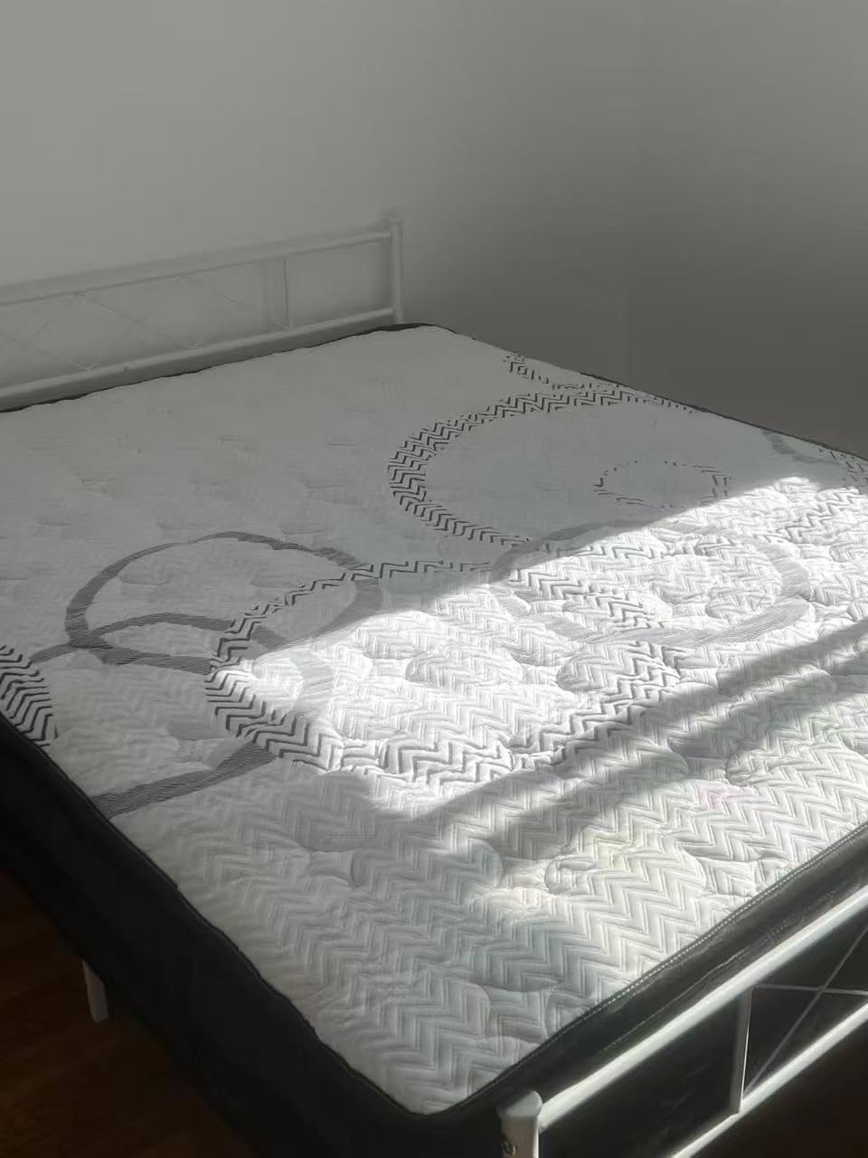 PUBPLON Queen Mattress 12 Inch Hybrid Mattresses Euro Top Medium Firm for Back & Lumbar Support, 365 Night Trial, Individual Pocket Spring Bed for Motion Isolation & Pressure Relief (12 Inch, Queen) customer photo 1