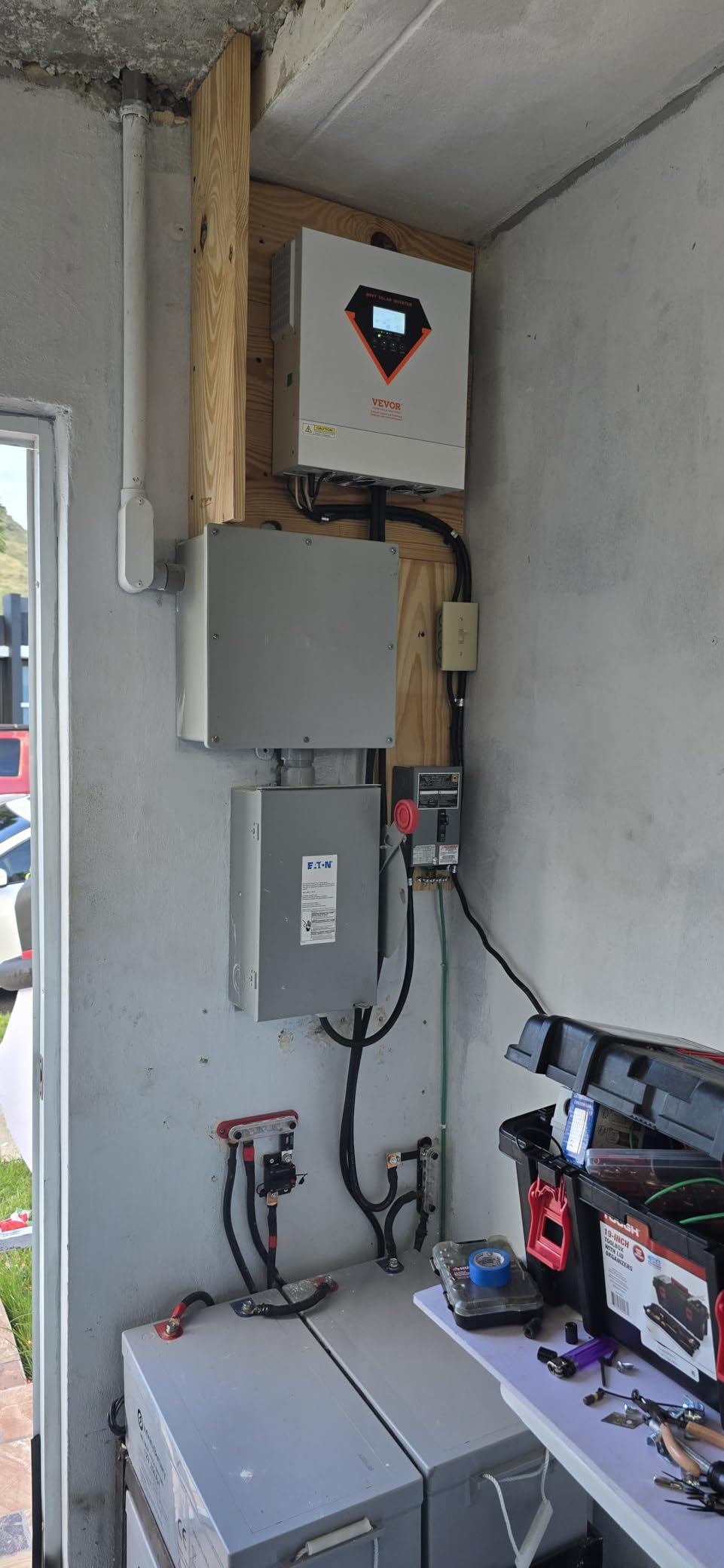 VEVOR Hybrid Solar Inverter 3000W Single Phase Pure Sine Wave Inverter customer photo 2