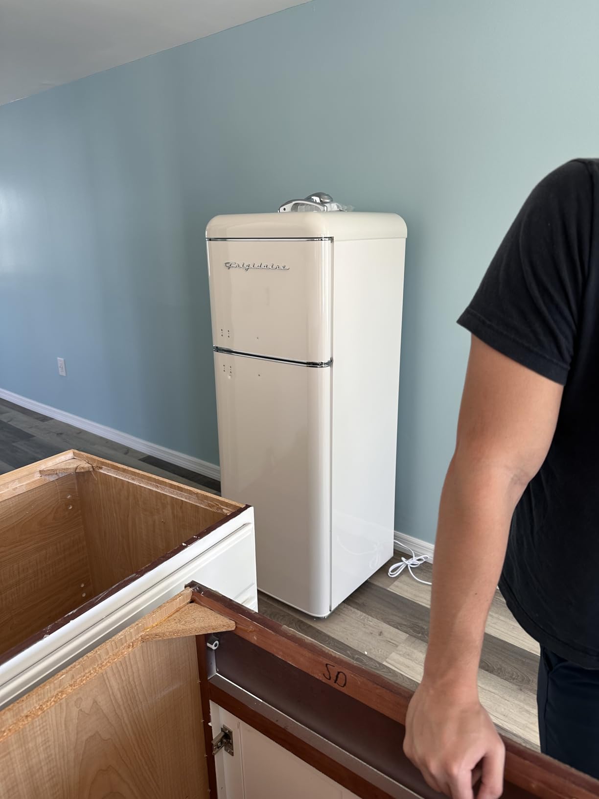 Frigidaire, 2 Door Apartment Size RETRO Refrigerator with Top Freezer, Chrome Handles, 7.5 cu ft customer photo 1