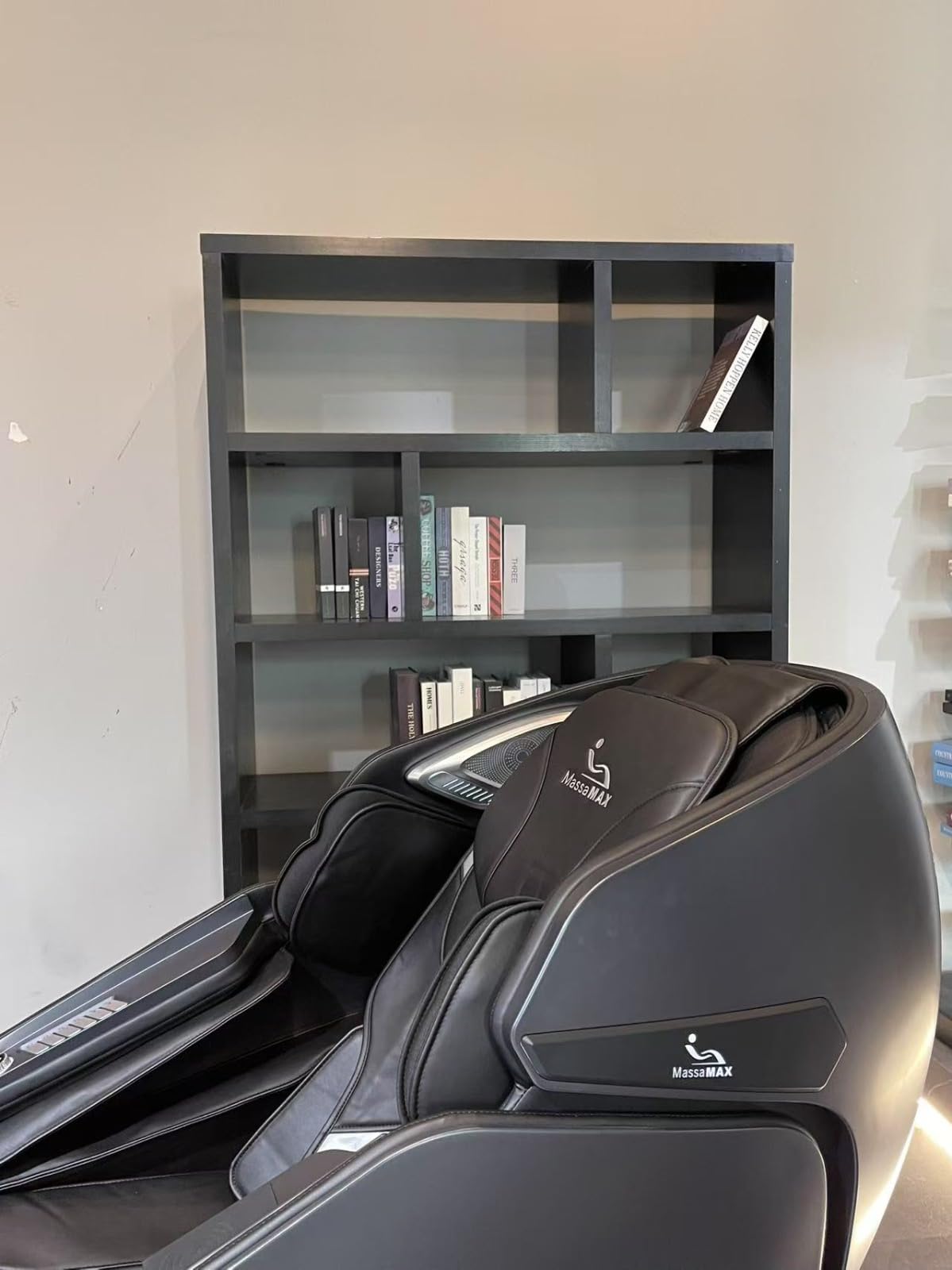 MassaMAX A675 4D Full Body Massage Chair, 172° Flex-SL Track, Calf Kneading customer photo 2