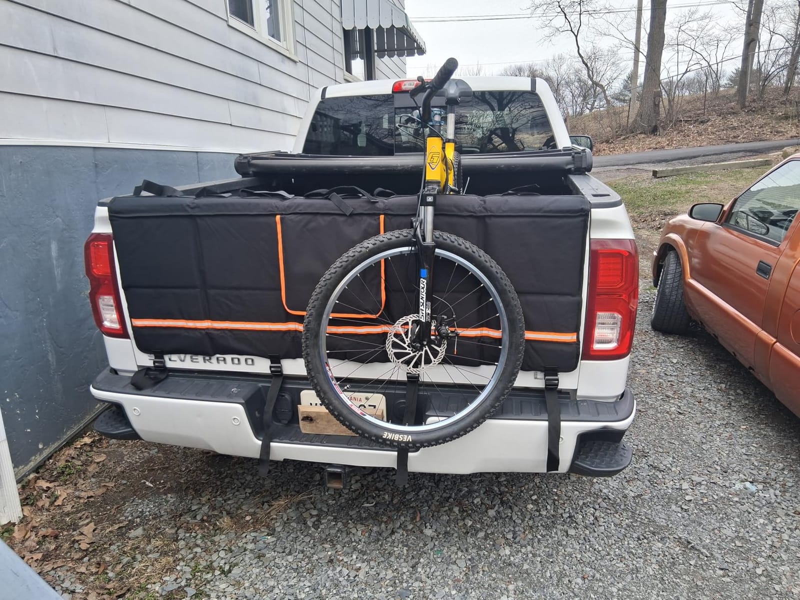 Marscamd Tailgate Bike Pad for Mid-Size Pickup, 51