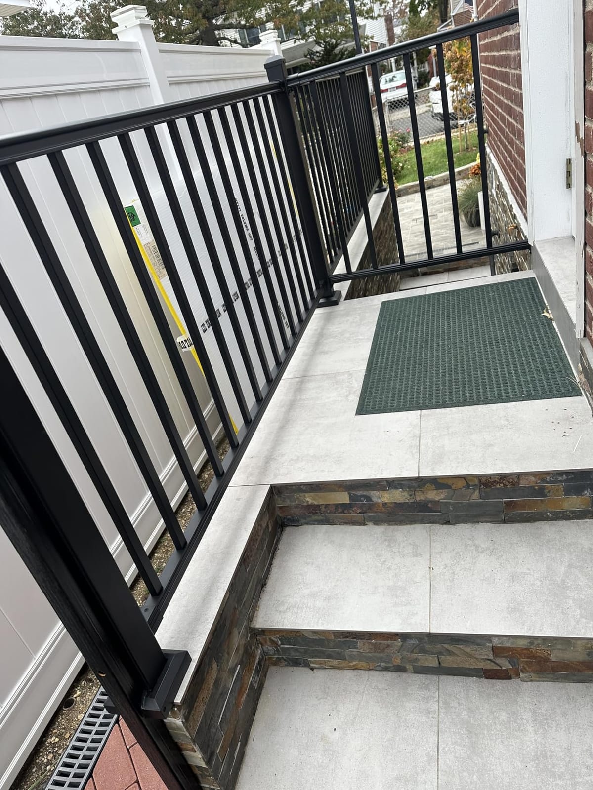 Egadis1 Pack 36 in x 8 ft Modular Aluminum Porch and Deck Railing Kit customer photo 1