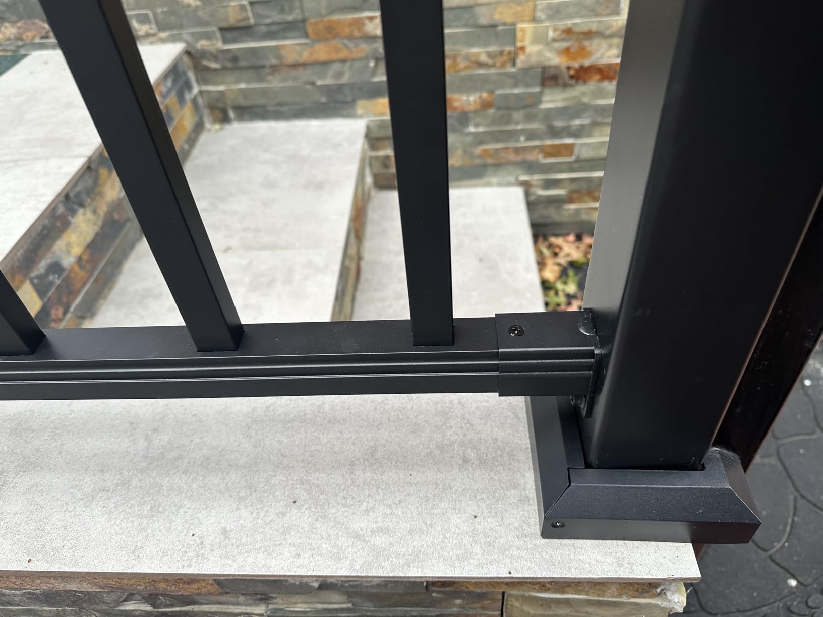 Egadis1 Pack 36 in x 8 ft Modular Aluminum Porch and Deck Railing Kit customer photo 2