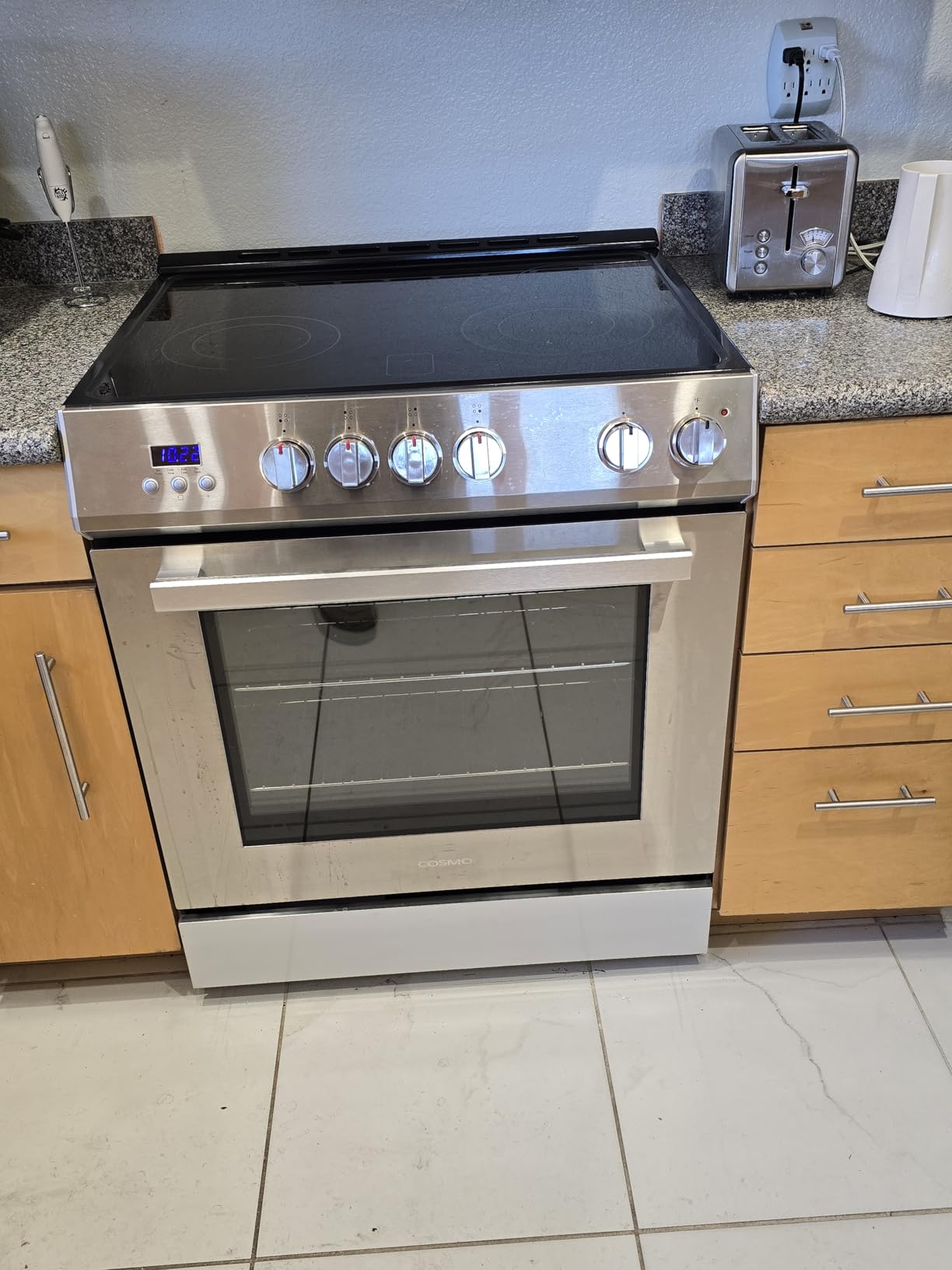 30 in. Stellar Coll 4.9 cu. ft. 4 Burner Electric Range, Convection, Black customer photo 1